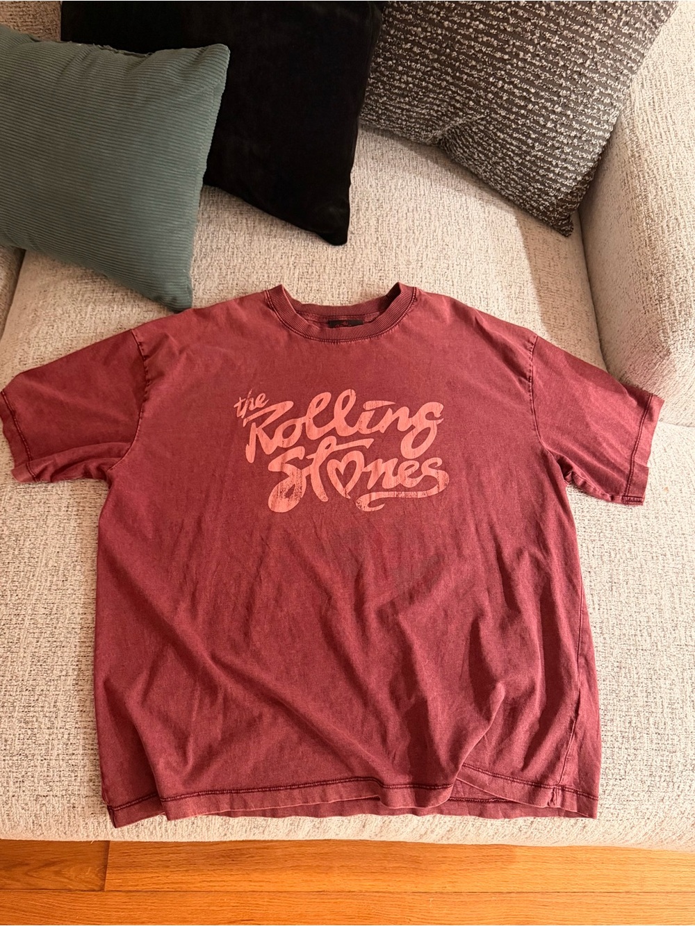 Rolling Stones maroon tee
